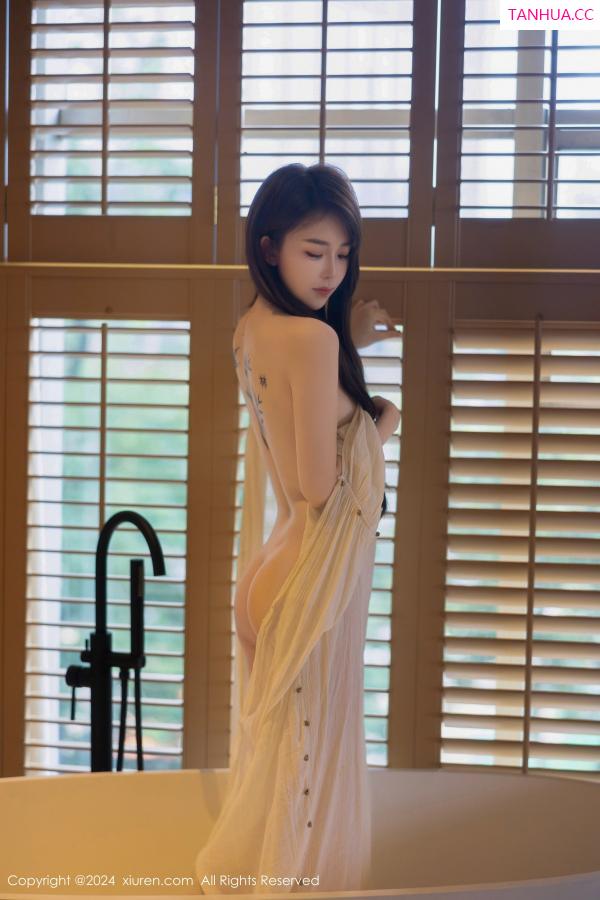   [XiuRen]高清写真图 2024.07.11 No.8842 夏竹 性感美腿第27张图片